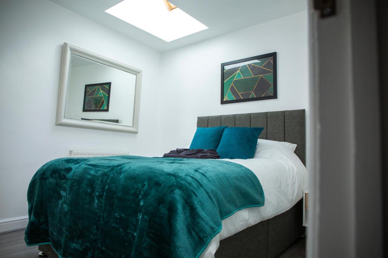 Modern Townhouse Apartment With Free Parking And Wifi 埃文河畔斯特拉特福 外观 照片