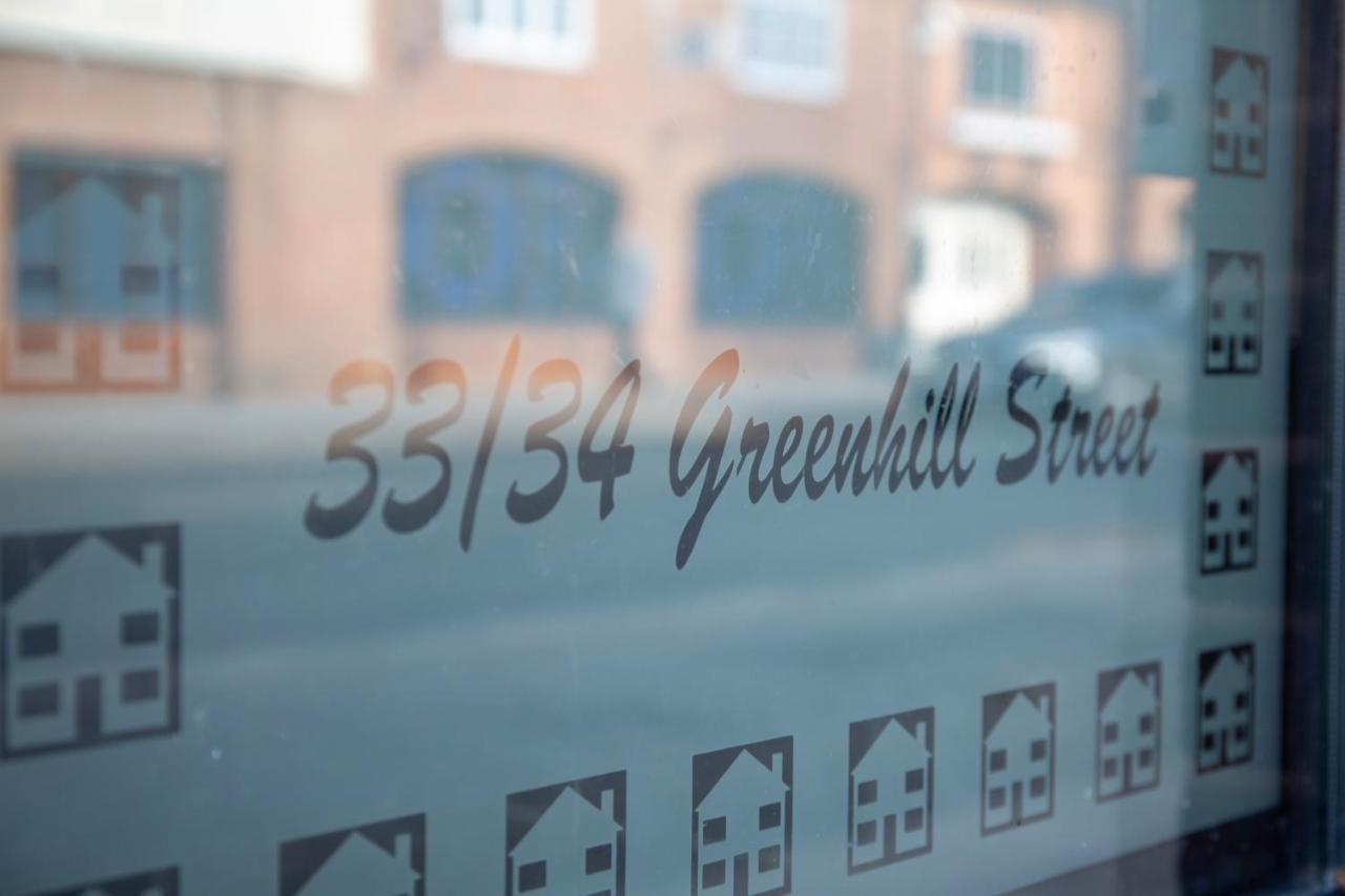 Modern Townhouse Apartment With Free Parking And Wifi 埃文河畔斯特拉特福 外观 照片
