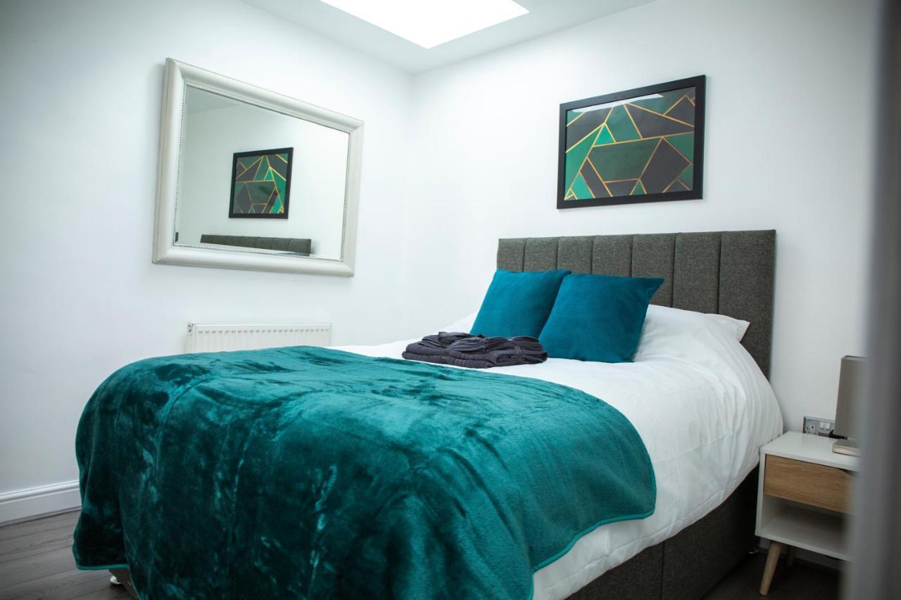 Modern Townhouse Apartment With Free Parking And Wifi 埃文河畔斯特拉特福 外观 照片