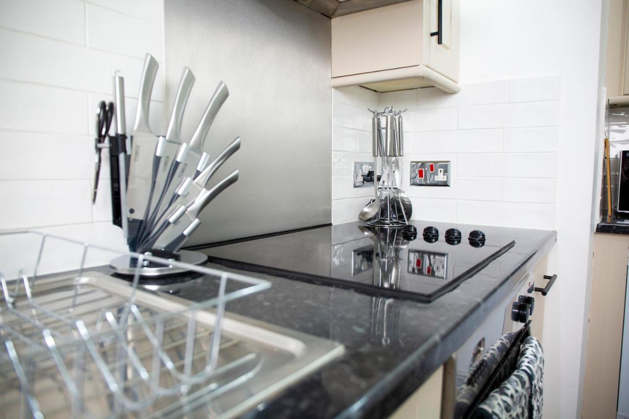 Modern Townhouse Apartment With Free Parking And Wifi 埃文河畔斯特拉特福 外观 照片