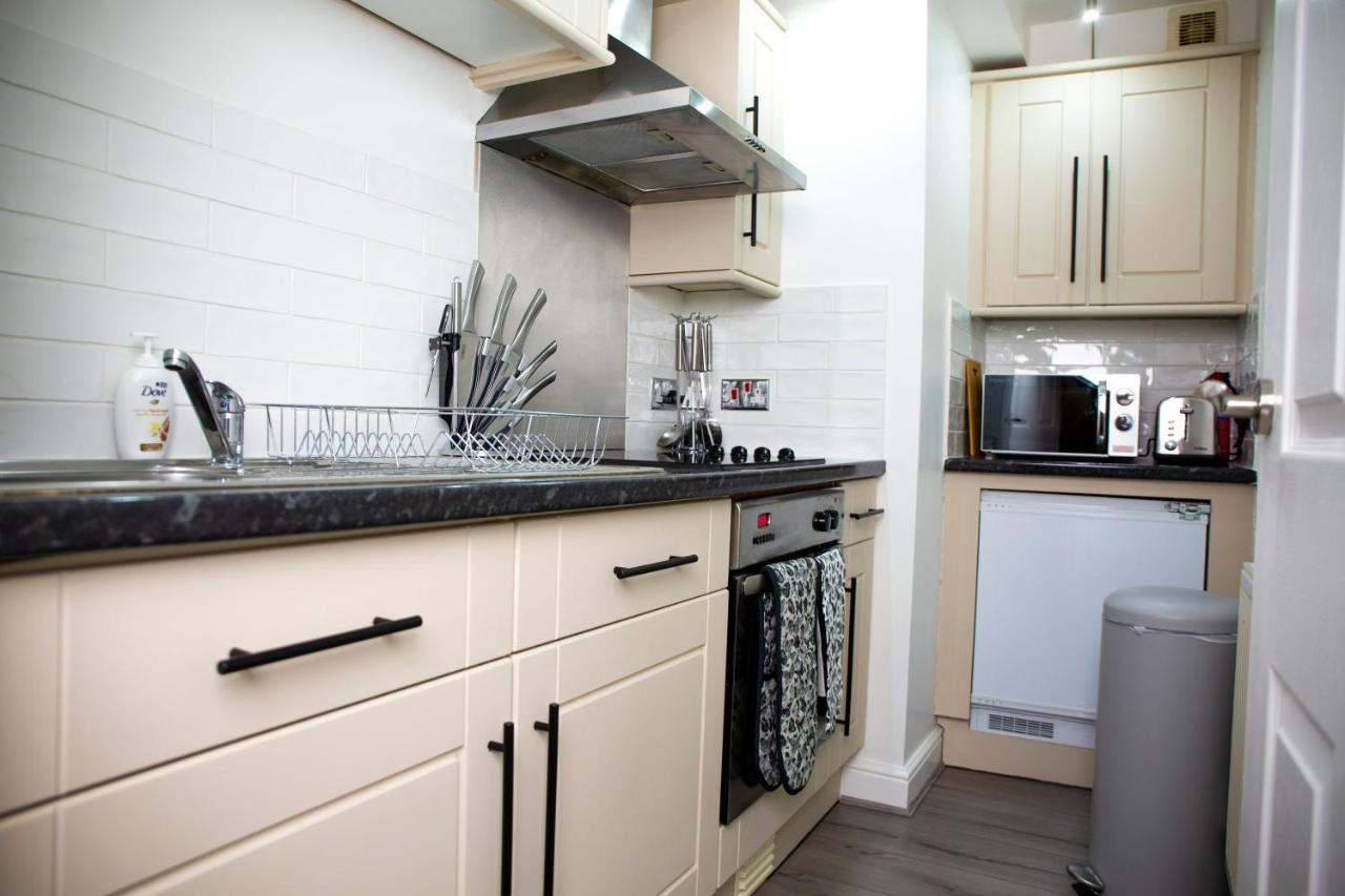 Modern Townhouse Apartment With Free Parking And Wifi 埃文河畔斯特拉特福 外观 照片